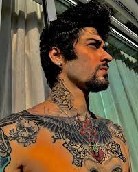 Zayn malik shows off his huge head tattoo and piercings as. Zayn Malik S Love For Tattoos Revealed In These Drool Worthy Pictures Check It Out