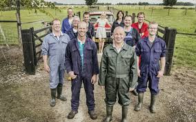 In 10 luisterafleveringen kom je meer te weten over de boeren van het tiende seizoen van boer zoekt vrouw. Boer Zoekt Vrouw
