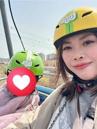 釜山滑坡車真的很好玩！ 帶小孩請直上五次！！！ 我家小孩還想再玩第六次我快笑死出發前不是說玩兩次就好嗎？ 答案是：怎麼可能只玩兩次？