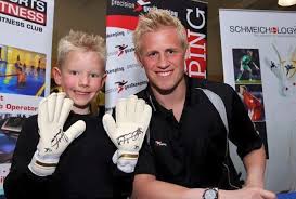 £5.40m* nov 5, 1986 in kopenhagen, denmark. Football Away Days On Twitter This Is Max Kasper Schmeichel S Son What Are The Chances Of Him Also Winning The League Before Liverpool