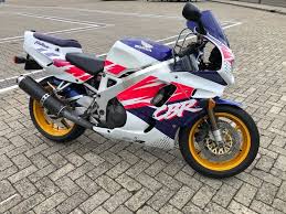 Honda cbr 900 rr fireblade 1997 con silenziatore gpr omologato senza db killer , km 23740, moto stupenda. Lot Art Honda Cbr 900 Rr Fireblade 900 Cc 1993