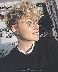 Pin On Coiffures Bouclees