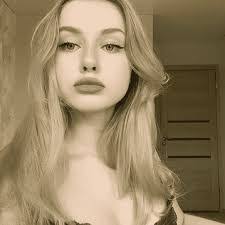 Mandy Candy's Instagram, Twitter & Facebook