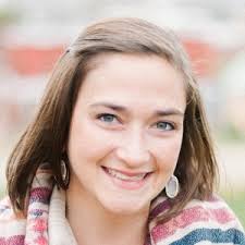 Leanna Crews's Instagram, Twitter & Facebook