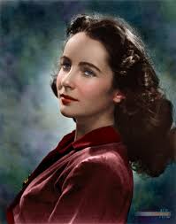 Elizabeth Taylor, i prodigi di una Diva