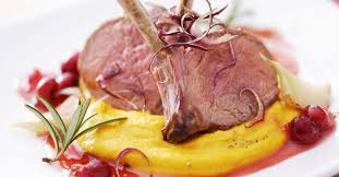 Lammkoteletts Mit Puree Aus Kurbis Und Cranberryso Rezept Rezepte Lammkotelett Lebensmittel Essen