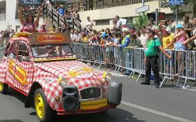 Guide du tour de france : Tour De France 2019 La Chasse Au Plastique Est Lancee Le Parisien