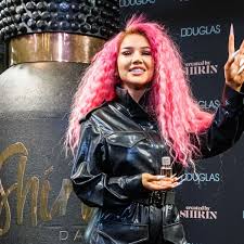 Shirin david sah beim diesjährigen dreamball beeindruckend aus! Shirin David Alle Infos Zur German Rap Queen Stars