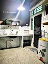 Dari sudut dapur, sepuluh langkah ke utara, lalu tiga langkah ke barat. Makeover Belakang Rumah Jadi Ruang Laundry Open Air Besarkan Dapur Hias My