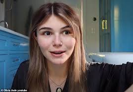 Lori Loughlin's daughter Olivia Jade busts her lip open after mysteriously  passing out in bathroom