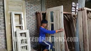 58 likes · 3 talking about this. Tingkatkan Kualitas Pekerja Furniture Modernisasi Alat Dan Keahlian Cendana News