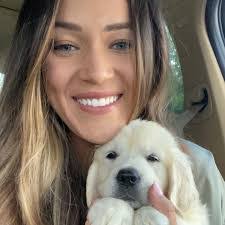 Amanda Lemon's Instagram, Twitter & Facebook