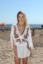 Hannah Ferguson Style Fashion Looks Stylebistro Clothes and fashion (431 сл., 2.091 зн.) people have various attitudes to fashion.