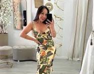 Vestido mídi Tecido canelado premium Possui bojo Leve fenda ...