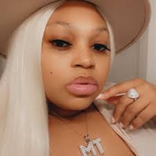 It's been a long time I shouldn't have left you without some dope pics to  look through! #chicago #bbw #blackqueen #singer #pretty #pregnant