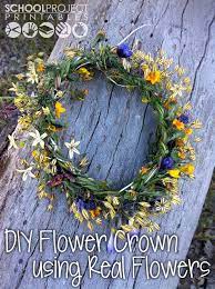 Easily make diy flower crowns and beautiful artificial flower bouquets for flower girls, the bride or a birthday party! Tutorial Showing How To Make A Flower Crown Using Only Real Flowers No Fake Flowers No Wire Just Real Flowers Brai Diy Flower Crown Diy Flowers Flower Crown