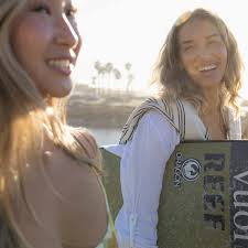 VERDICT IS IN. Get that summertime glow all year round. Check the love⬇️  ⭐️What is in this stuff?! After two uses, my skin feels completely  different. It's so soft and it just