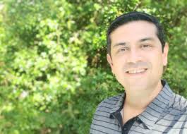 Pido oración por Pablo Collazo, quien predicará estos días el Encuentro  Nacional de Jóvenes de la Renovación Carismática Católica del Paraguay. Una  gracia y responsabilidad tremenda.