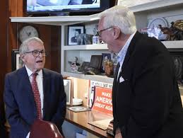 DeWines drop by WIC clinic to celebrate reading