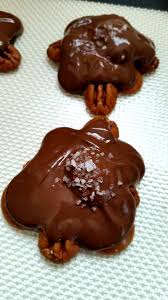 You know those delicious gooey turtles (or pecan caramel chocolates) that everyone keeps reaching for on the chocolate platters at simchas? Homemade Chocolate And Caramel Pecan Turtles Big Bear S Wife
