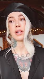 Robyn Vernon's Instagram, Twitter & Facebook