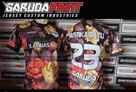 Untuk bisa membuat seragam futsal yang bagus harus ada sinkronisasi antara logo dengan motifnya. Desain Kaos Futsal Unik Yang Bagus Dan Keren Garuda Print