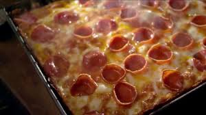 The pizza crust is super thick, crispy and cheesy and wonderful. Jet S Pizza 8 Corner Pizza Tv Commercial Detroit Style Ispot Tv