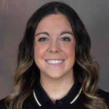 Kelly Lennon's Instagram, Twitter & Facebook