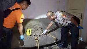 Maybe you would like to learn more about one of these? Kerangka Manusia Utuh Terduduk Di Sofa Ditemukan Di Sebuah Rumah Kosong Di Bandung Tribunnews Com Mobile