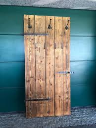 Alte Tur Wird Zur Garderobe Upcyclers Alte Tur Alte Turen Garderoben Eingangsbereich