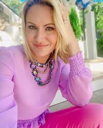 Lisa Pontius's Instagram, Twitter & Facebook