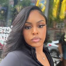 Shantel Floyd's Instagram, Twitter & Facebook