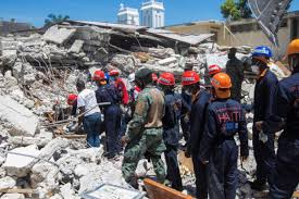 Un terremoto es el temblor de la tierra repentino y rápido que viaja a través de la corteza terrestre. Z5tzlyxvxqrx0m