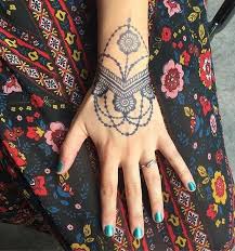 Beautiful Fresh Jagua Art By Livingskieshenna Dyehard Henna Let Me Experiment On Her With Some Jagua At Hennaconla Henna Stain Henna Hand Tattoo Henna