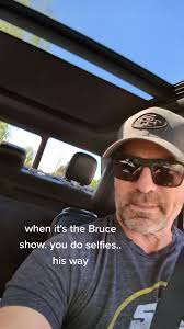 The Bruce Show: A Unique Selfie Approach with Brucethedoberman