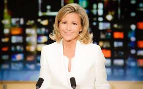 Il a diversifié ses missions à la radio en étant tour à tour reporter, présentateur de journal ou de la revue de presse, animateur, éditorialiste et polémiste. Chazal Claire Memoires De Guerre