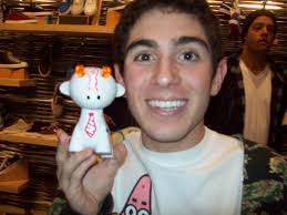 Laguna Beach store brings art to retail