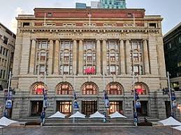 Depuis sa création en 1947, h&m est devenu l'un des leaders mondiaux du secteur de la mode. Hennes Mauritz Wikipedia