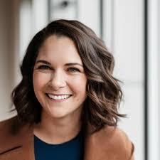 Amanda Kozlowski's Instagram, Twitter & Facebook