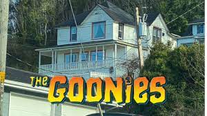 The goonies house is definitely open for visiting and viewing from outside the fenced yard. We Got As Close As We Could To The Goonies House Youtube
