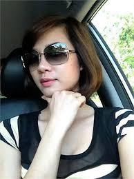 Văn Quyến tình tứ hôn người yêu