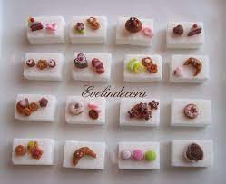 Ci capita spesso di guardare dietro le nostre spalle e vedere la strada che abbiamo fatto, ed ogni v. Food Miniatures Zollette Con Decorazioni In Pasta Di Zucchero