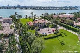 What is tom brady's net worth? Tom Brady Gisele Bundchen Net Worth How They Make Spend Their Millions