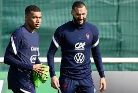 Und müller als vorderste angriffsspitze. Es Ware Ideal Karim Benzema Wunscht Sich Einen Transfer Von Kylian Mbappe Zu Real Madrid Goal Com