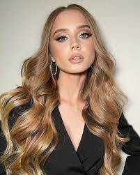 Brooke Hove's Instagram, Twitter & Facebook