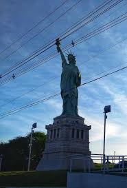 #daciolo ultrapassa #amoêdo, #meirelles, #boulos e chuva derruba estátua da havan (#bolsonaro). Lojas Havan Estatua Da Liberdade Linhares Espirito Santo Brasil Fevereiro De 2019 Estatua Da Liberdade Estatua Espirito Santo