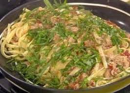 In a small saucepan, saute the onion and mushrooms (if using) in butter until softened. Pioneer Woman Tuna Casserole Recipe