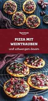 Pizza Mit Weintrauben Schwarzem Sesam Rezept Rezeptideen Brunch Fingerfood Schnelle Mahlzeiten
