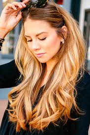 Shakira performing live on stage at london's o2 arena as part of her 'el dorado' world tour in london, united kingdom on monday june 11, 2018. Hair Color 2017 2018 Blonde Hair Colors Will Never Go Out Of Style Be Like Shakira Or Madonna And E Flashmode Middle East Middle East S Leading Fashion Modeling