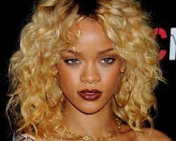 If you saw rihanna rocking her curly blonde hair back in the day then curly blonde hair then you know this cc's a showstopper. Rihanna Debutes Long Blonde Hair On World Music Awards Facebook